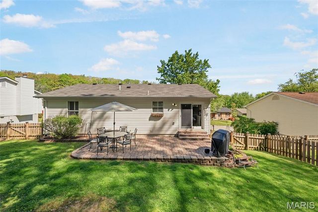 68 Sparrow Point Circle, Fenton, MO 63026