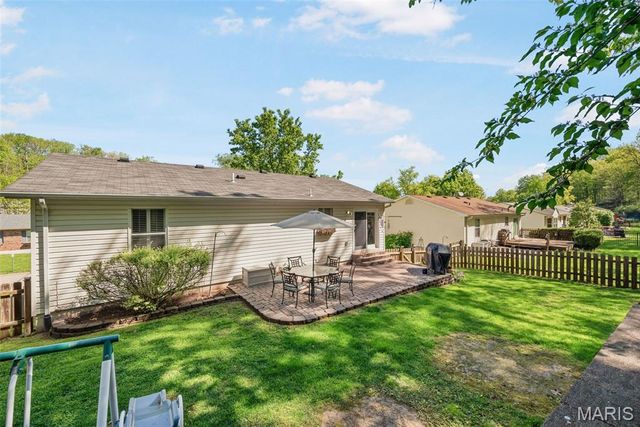 68 Sparrow Point Circle, Fenton, MO 63026
