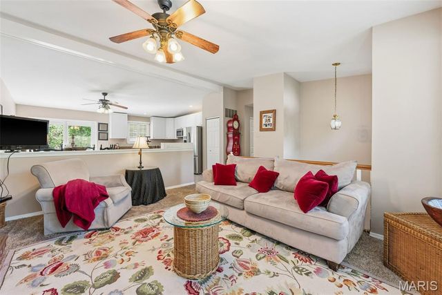 68 Sparrow Point Circle, Fenton, MO 63026