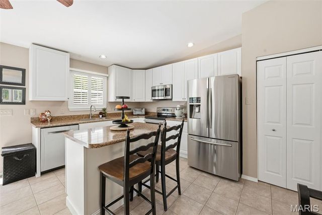 68 Sparrow Point Circle, Fenton, MO 63026