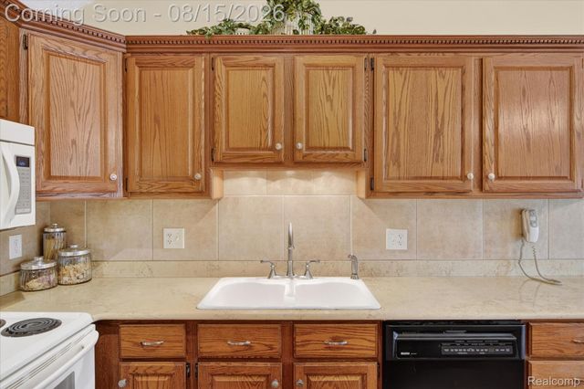 2805 Coral, Brighton Township, MI 48114