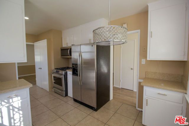 7465 N Forbes Avenue, Los Angeles, CA 91406