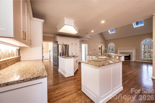 308 41st Avenue Place NW, Hickory, NC 28601