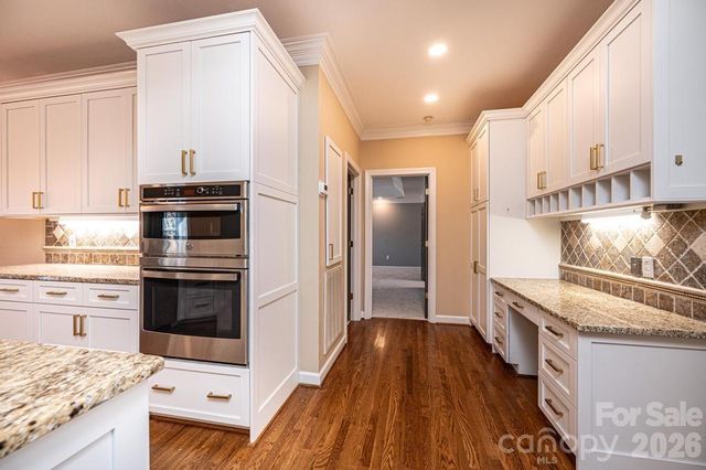 308 41st Avenue Place NW, Hickory, NC 28601