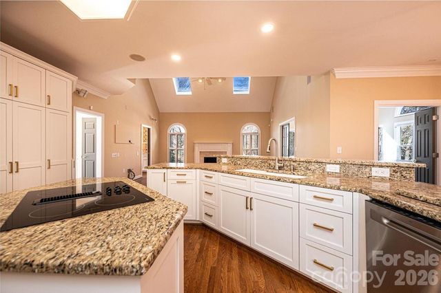 308 41st Avenue Place NW, Hickory, NC 28601