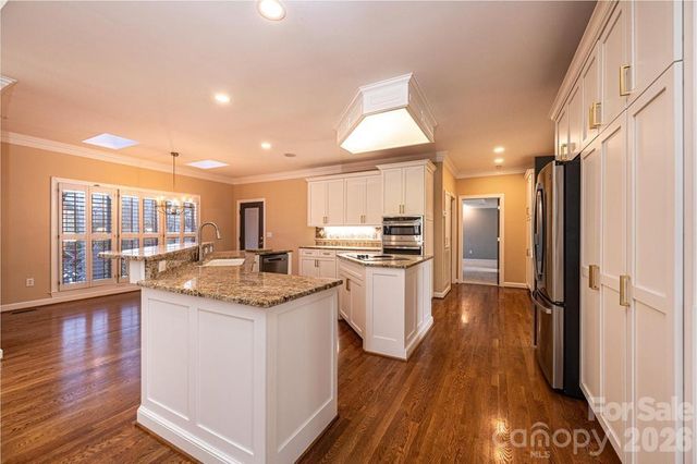 308 41st Avenue Place NW, Hickory, NC 28601