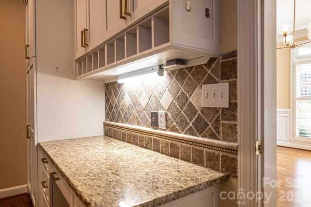 308 41st Avenue Place NW, Hickory, NC 28601