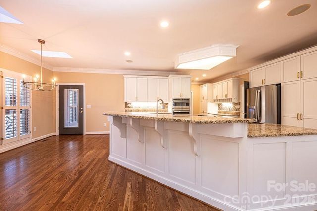 308 41st Avenue Place NW, Hickory, NC 28601