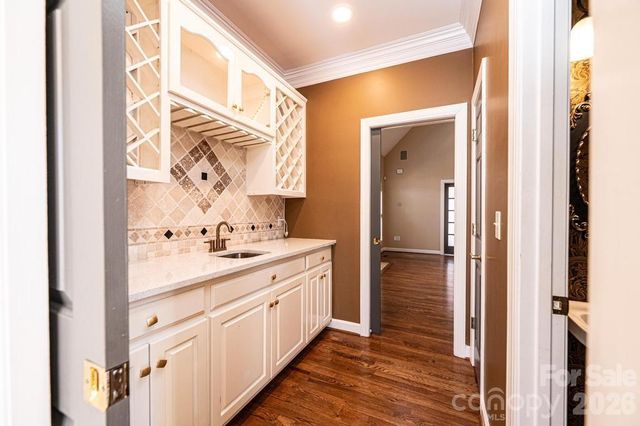 308 41st Avenue Place NW, Hickory, NC 28601