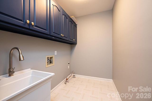 308 41st Avenue Place NW, Hickory, NC 28601