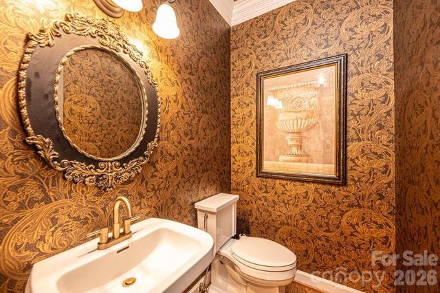 308 41st Avenue Place NW, Hickory, NC 28601