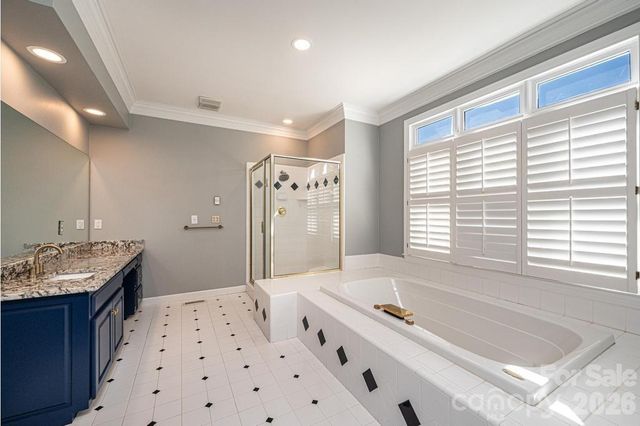 308 41st Avenue Place NW, Hickory, NC 28601