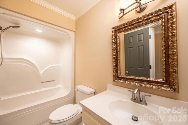 308 41st Avenue Place NW, Hickory, NC 28601