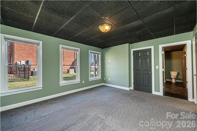 308 41st Avenue Place NW, Hickory, NC 28601