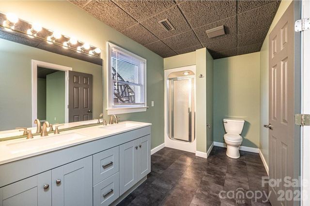 308 41st Avenue Place NW, Hickory, NC 28601