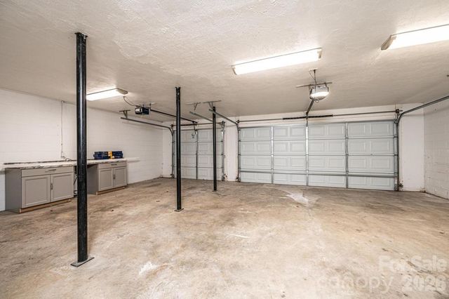 308 41st Avenue Place NW, Hickory, NC 28601