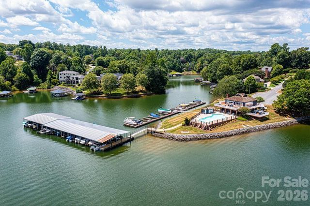 308 41st Avenue Place NW, Hickory, NC 28601