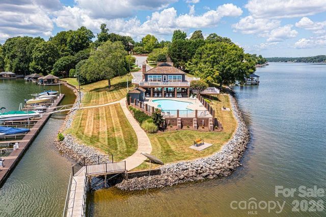 308 41st Avenue Place NW, Hickory, NC 28601