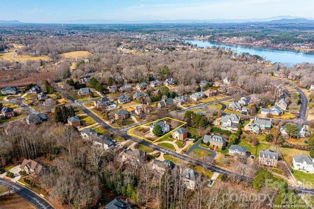 308 41st Avenue Place NW, Hickory, NC 28601