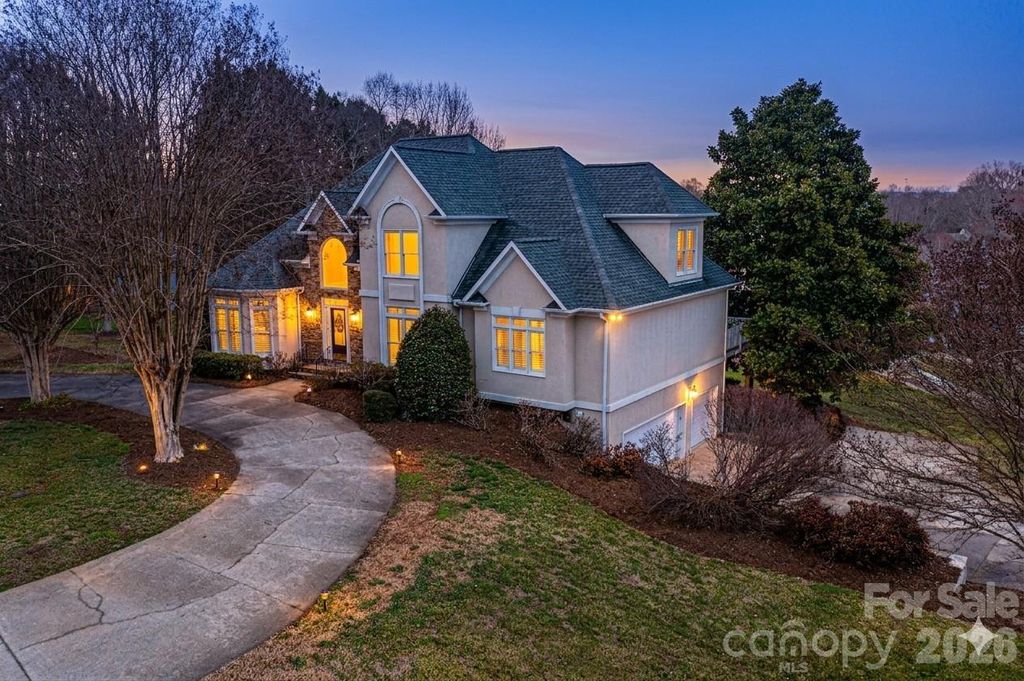 308 41st Avenue Place NW, Hickory, NC 28601