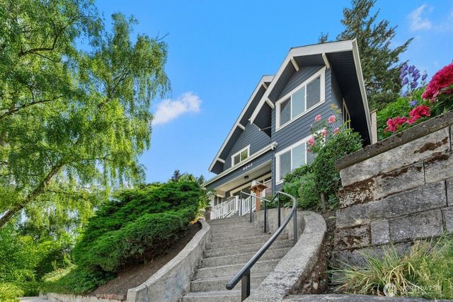 5243 19th Avenue NE, Seattle, WA 98105