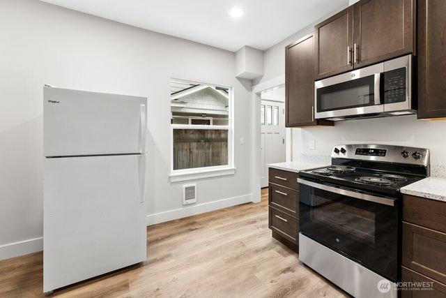 5243 19th Avenue NE, Seattle, WA 98105
