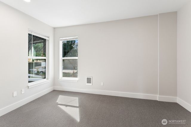 5243 19th Avenue NE, Seattle, WA 98105
