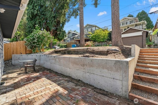 5243 19th Avenue NE, Seattle, WA 98105