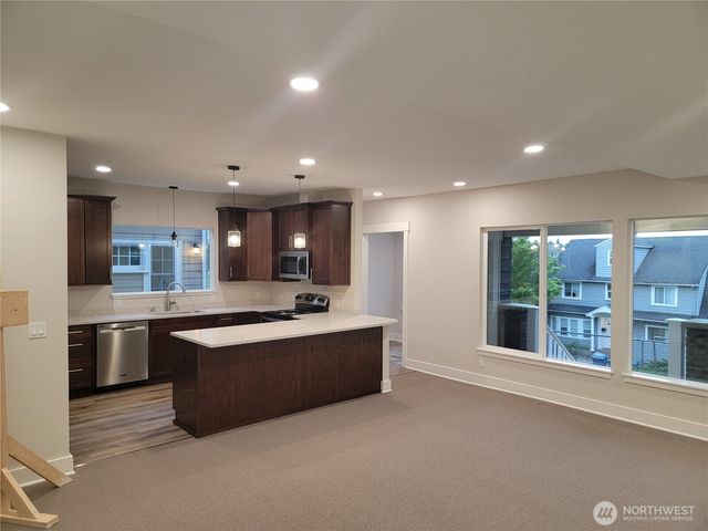 5243 19th Avenue NE, Seattle, WA 98105