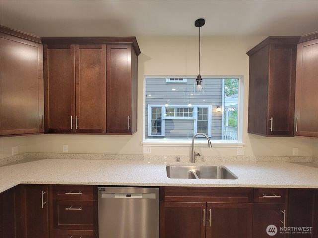 5243 19th Avenue NE, Seattle, WA 98105