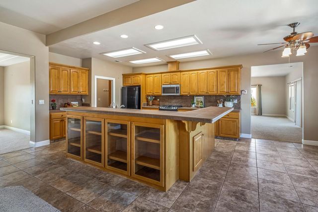 6434 Usher Dr, Valley Springs, CA 95252