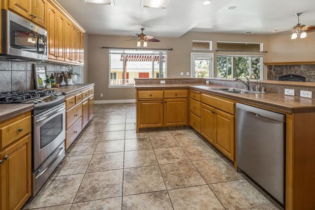 6434 Usher Dr, Valley Springs, CA 95252