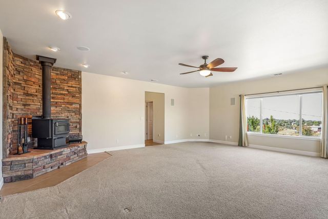 6434 Usher Dr, Valley Springs, CA 95252