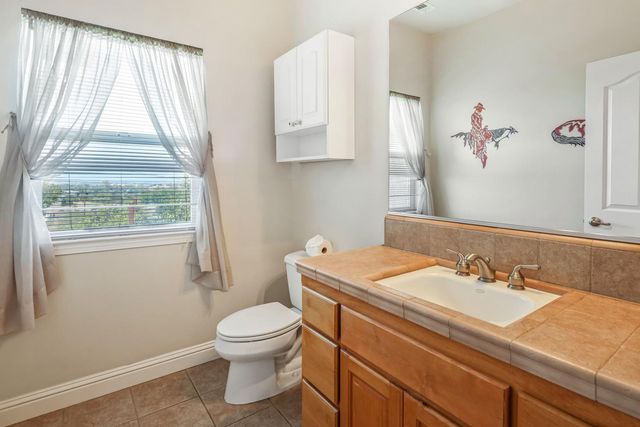 6434 Usher Dr, Valley Springs, CA 95252