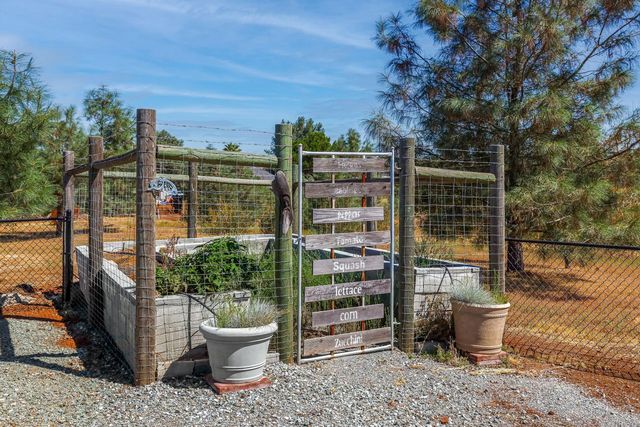 6434 Usher Dr, Valley Springs, CA 95252