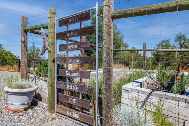 6434 Usher Dr, Valley Springs, CA 95252