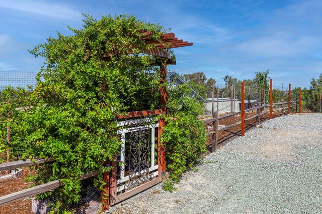 6434 Usher Dr, Valley Springs, CA 95252