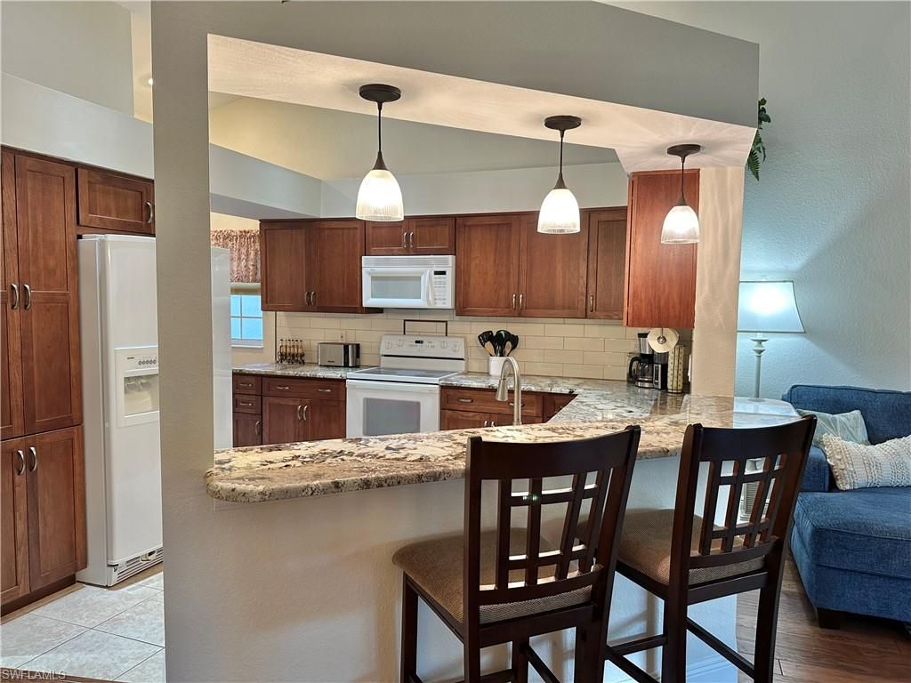 354 Dover PL 202, NAPLES, FL 34104 — photo 3