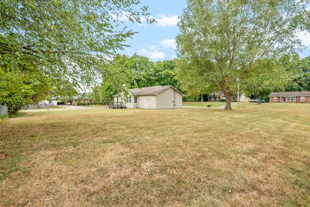 1786 Broadripple Dr, Clarksville, TN 37042