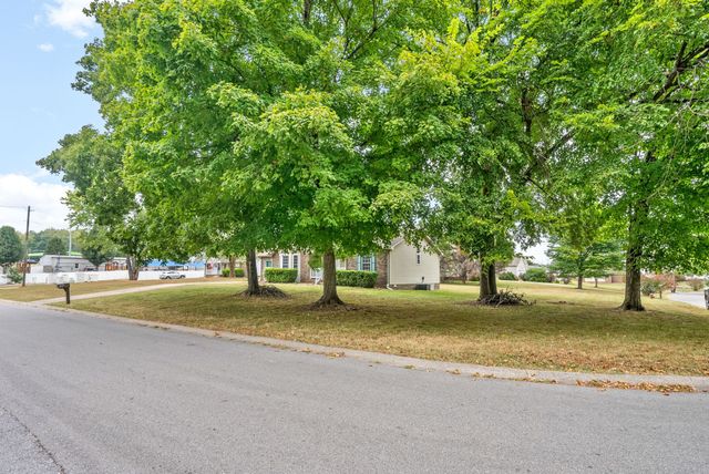 1786 Broadripple Dr, Clarksville, TN 37042