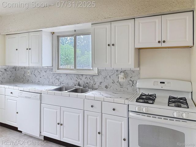 35130 June Drive, Westland, MI 48186