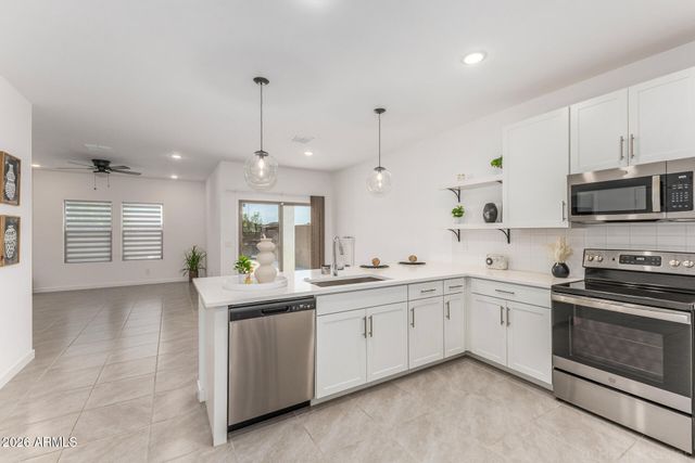 7801 N 79TH Avenue, Glendale, AZ 85303