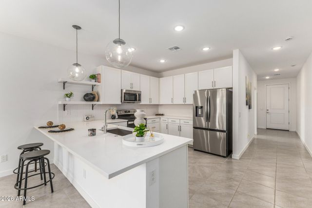 7801 N 79TH Avenue, Glendale, AZ 85303