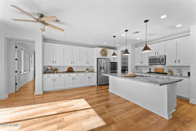 10457 E PIVITOL Avenue, Mesa, AZ 85212