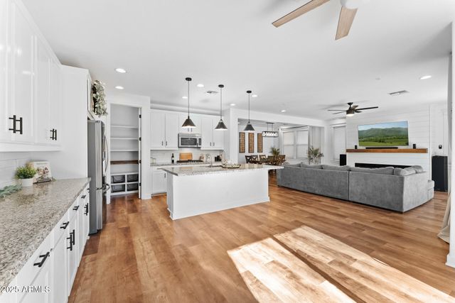 10457 E PIVITOL Avenue, Mesa, AZ 85212