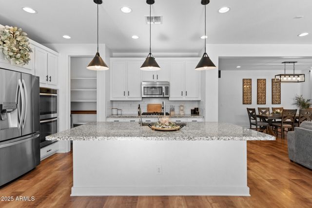 10457 E PIVITOL Avenue, Mesa, AZ 85212