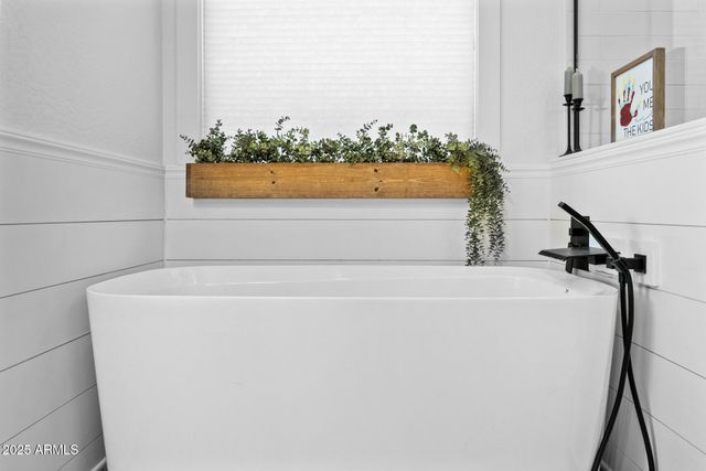 10457 E PIVITOL Avenue, Mesa, AZ 85212