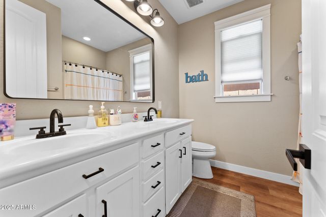 10457 E PIVITOL Avenue, Mesa, AZ 85212