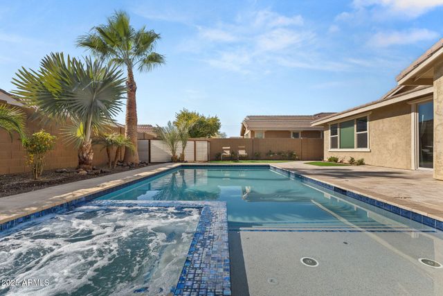 10457 E PIVITOL Avenue, Mesa, AZ 85212