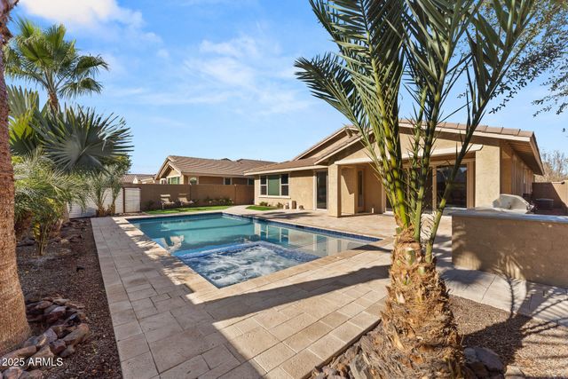 10457 E PIVITOL Avenue, Mesa, AZ 85212